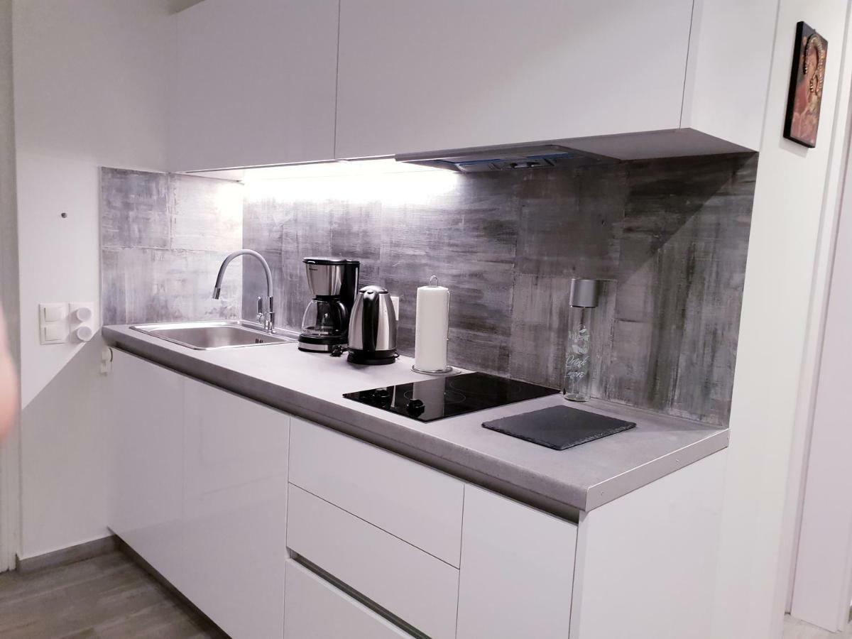אתונה Beautiful Brand New Apartment Seaside מראה חיצוני תמונה