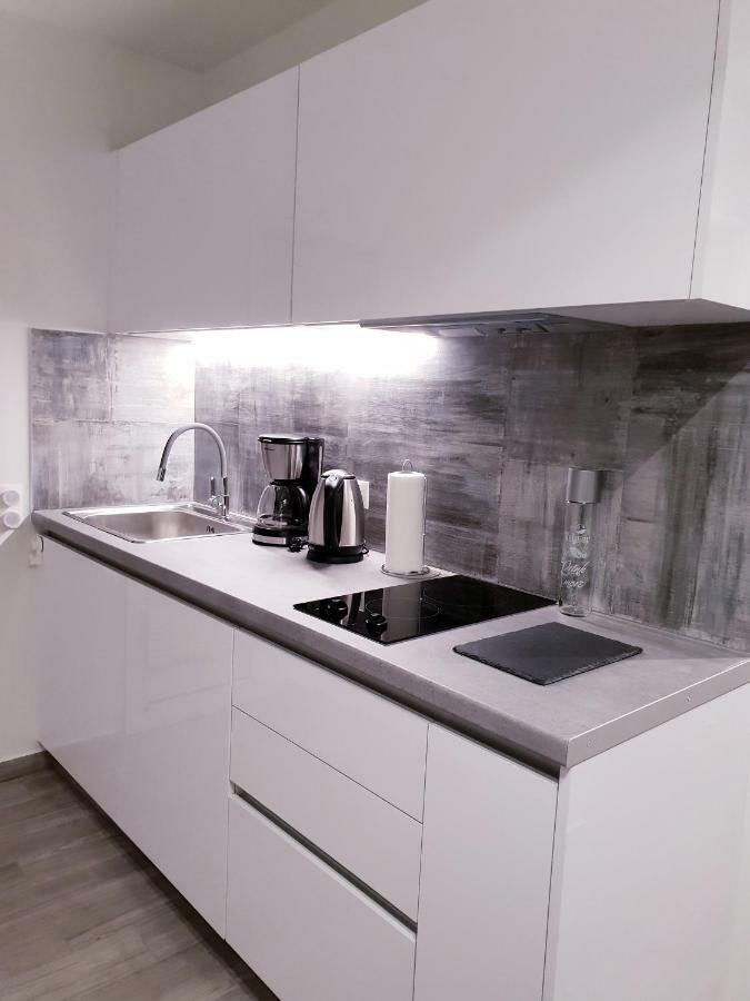 אתונה Beautiful Brand New Apartment Seaside מראה חיצוני תמונה